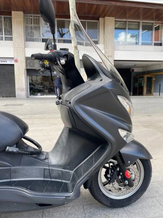 Suzuki Burgman 125 Negra