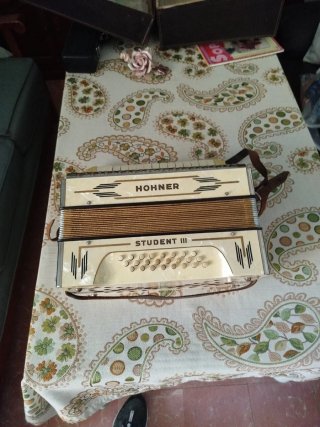 Acordeón Hohner Student III