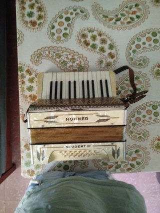 Acordeón Hohner Student III