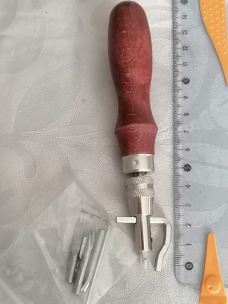 Biselador de cuero con accesorios