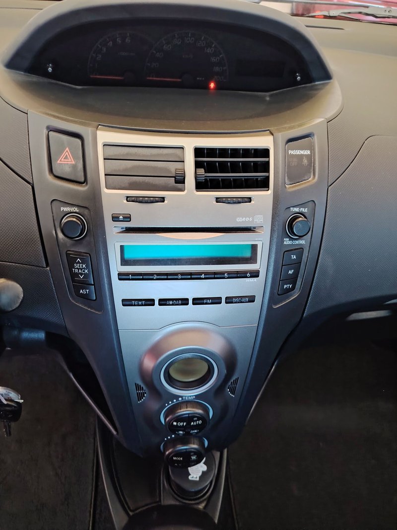 Toyota Yaris 1.3 VVT-i TS 3p 2010, foto 12