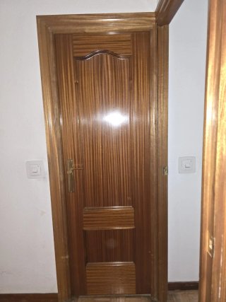 Puertas madera maciza y cristal