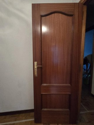 Puertas madera maciza y cristal
