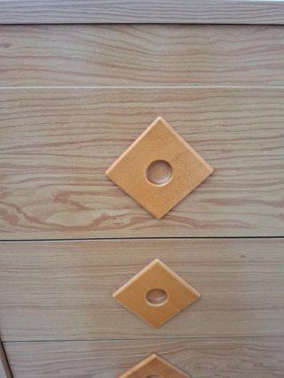 Cabecero de cama y cajonera de madera