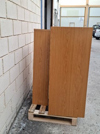 Cabecero de cama y cajonera de madera