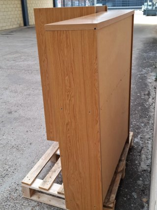 Cabecero de cama y cajonera de madera