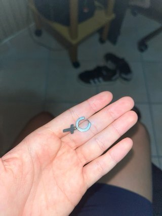 Orecchini cerchietto con croce pendente
