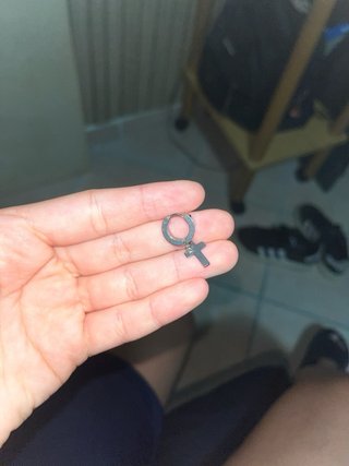 Orecchini cerchietto con croce pendente