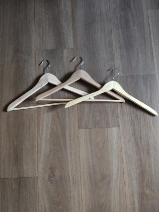 Perchas de madera (3 unidades)