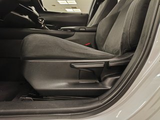 Lexus UX 250h Business 2WD 135 kW (184 CV)