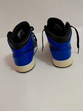 Originales. Air Jordan 1 Mid Hyper Royal Negro/Azu