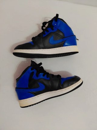 Originales. Air Jordan 1 Mid Hyper Royal Negro/Azu