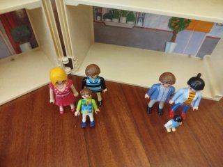 Casa Playmobil con figuras y accesorios