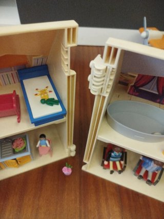 Casa Playmobil con figuras y accesorios