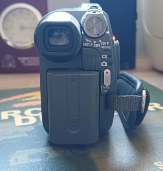 Sony Handycam DCR-DVD205 Carl Zeiss Vario-Tessar