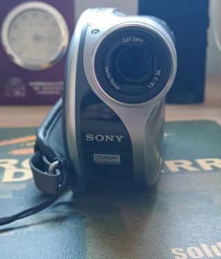 Sony Handycam DCR-DVD205 Carl Zeiss Vario-Tessar