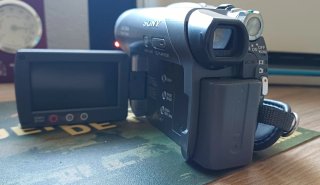 Sony Handycam DCR-DVD205 Carl Zeiss Vario-Tessar