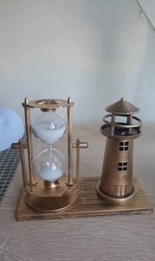 Reloj Arena Faro Dorado