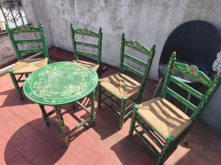 Juego mesa y sillas sevillanas madera