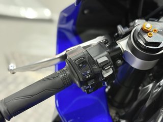 YAMAHA YZF-R1