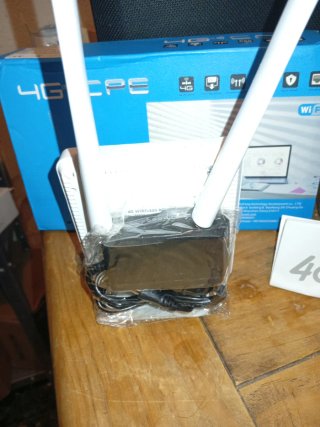 KuWFi 4G LTE CPE Router Cat4 WiFi