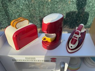 Cocinita de madera KidKraft con accesorios