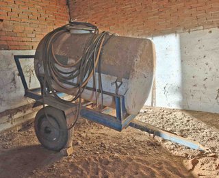 Remolque cuba poliester 2.200 Litros.