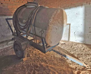 Remolque cuba poliester 2.200 Litros.