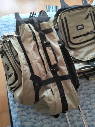 2 Zaini Trolley con Ruote Beige e Nero