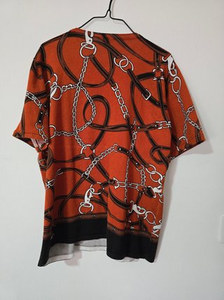 Camiseta con estampado de cadenas t. única