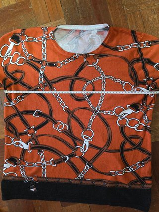 Camiseta con estampado de cadenas t. única