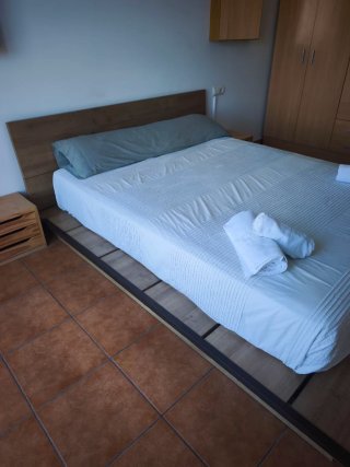 Cama japonesa + colchón + armario