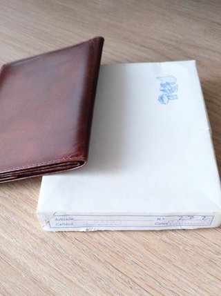 Cartera de piel marrón