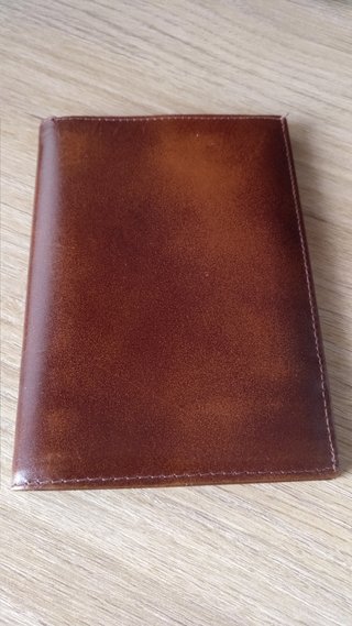 Cartera de piel marrón