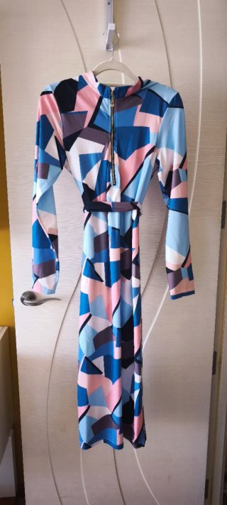 Vestido estampado midi con cinturón
