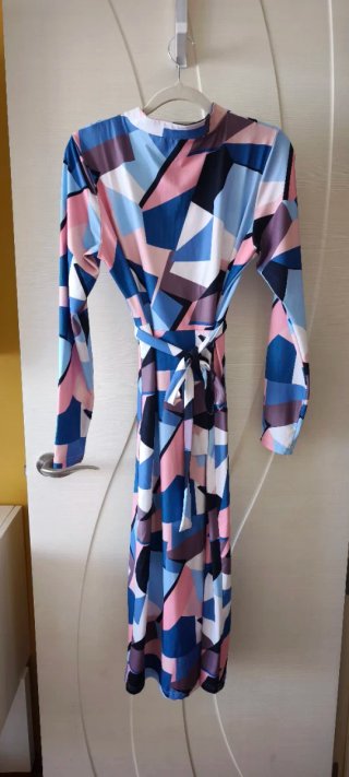 Vestido estampado midi con cinturón