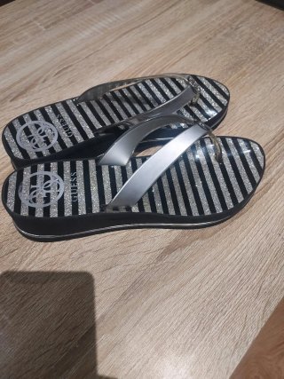 Sandalias Guess Plataforma Rayas Brillantes