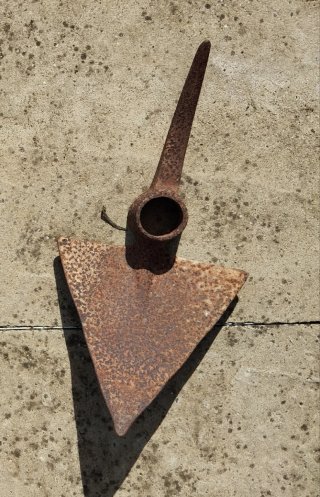 AZADA DE PUNTA CON PICO