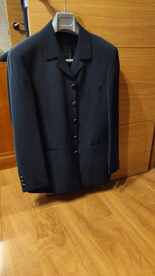 Traje de novio azul