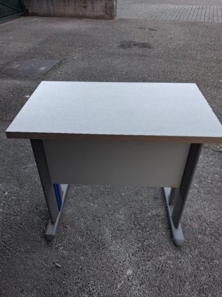 Mesa de estudio/academia gris y blanca