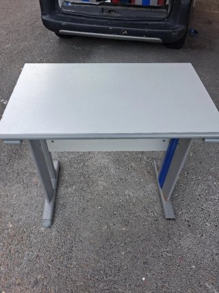 Mesa de estudio/academia gris y blanca