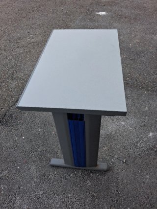 Mesa de estudio/academia gris y blanca