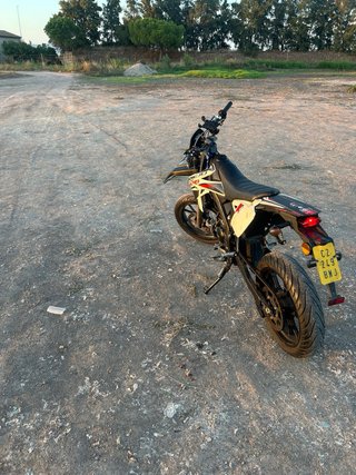 Rieju MRT Enduro Negra y Blanca