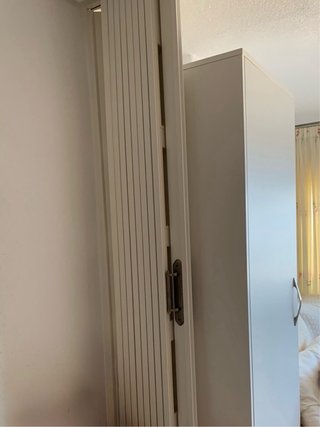 Puertas correderas abatibles blancas