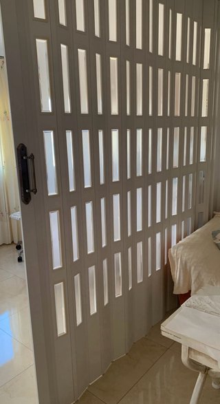 Puertas correderas abatibles blancas