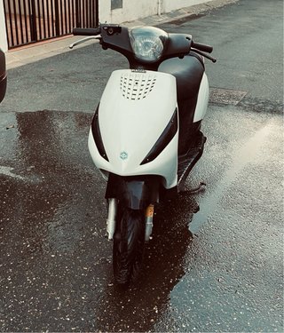 Piaggio Zip 2T Scooter