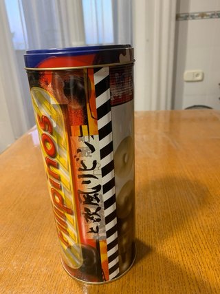 Latas de metal Kellogg's y Filipinos