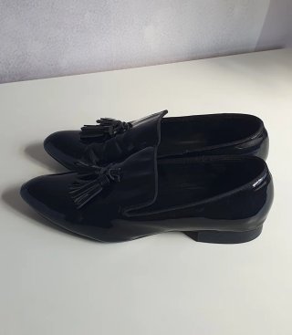 Zapatos de mujer negros con flecos
