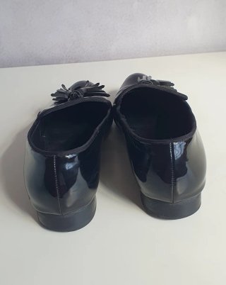 Zapatos de mujer negros con flecos