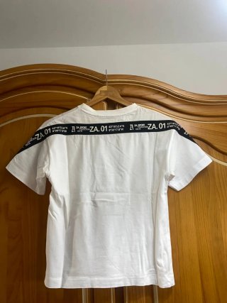 Camiseta Zara Blanca con Estampado 71